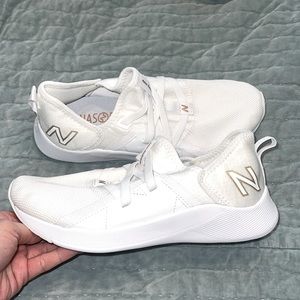 EUC New Balance Dynasoft Sneakers Size 8